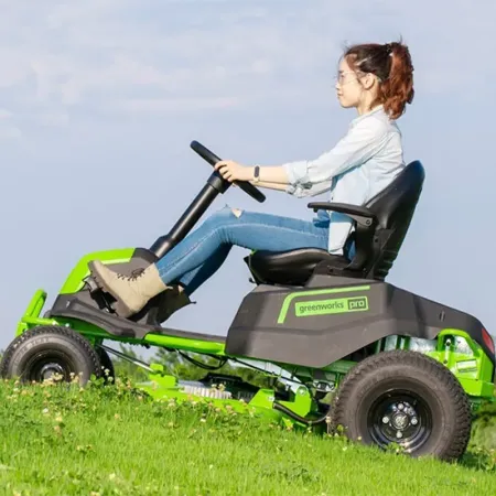 Трактор садовый аккумуляторный GREENWORKS GC82LT107, 82V, без АКБ и ЗУ (7404507)