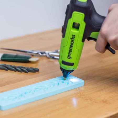 Пистолет клеевой аккумуляторный GREENWORKS G24GLG (3502207) 24 V, без АКБ и ЗУ
