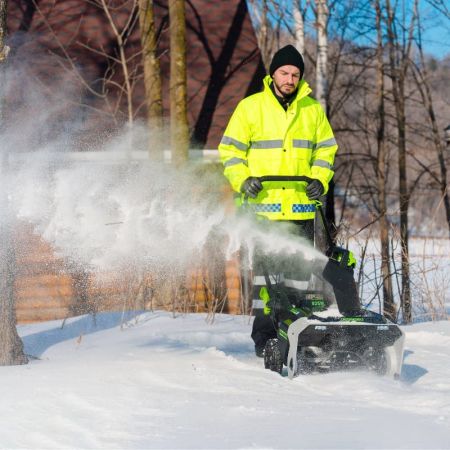 Снегоуборщик аккумуляторный GREENWORKS 82SN22, 82V, Арт. 2603307, 56 см, бесщеточный