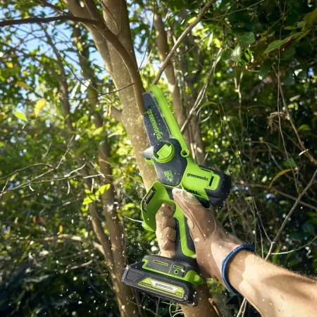 Цепная мини пила аккумуляторная GREENWORKS GD24CS15, 24V, 15см, бесщеточная, с автоматической смазкой цепи, без аккумулятора и ЗУ
